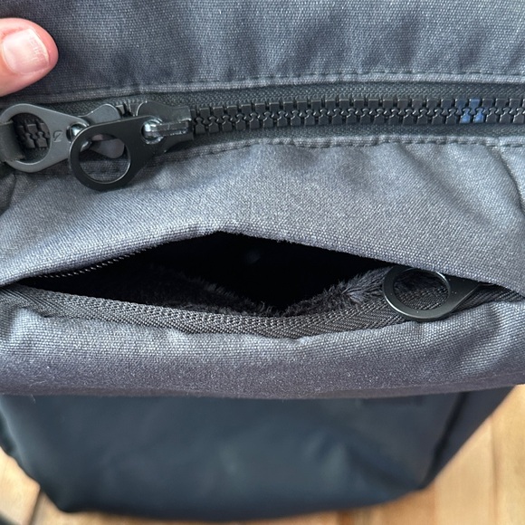 Incase Compass Backpack 16L - Picture 12 of 16